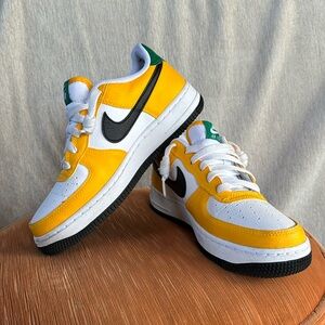 Nike Air Force 1 SZ 5 Big Boys